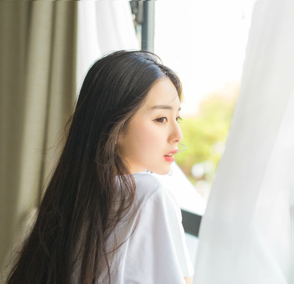“将军，我等敬佩您为人，只是……”王累次子此刻抬起头来，认真的看向张任：“君无道，臣子弃之，如今刘璋昏庸，内行暴政，迫害臣子，做出君辱臣妻这等败德之事，君既已失其节，我等臣子又何必追随于他？望将军三思！刘璝将军不是第一个，也绝不是最后一个！您杀不完的！”